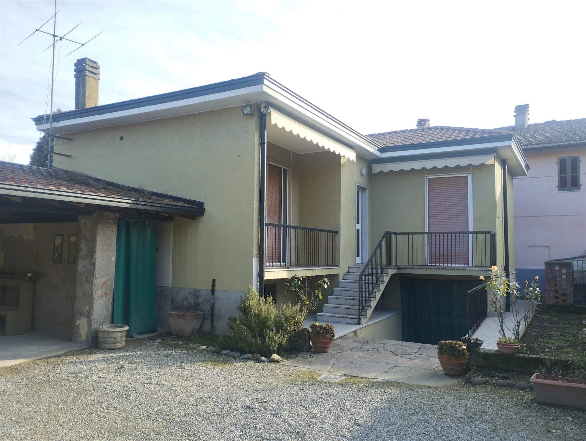 Villa SINGOLA nel centro del paese Villa SINGOLA nel centro del paese