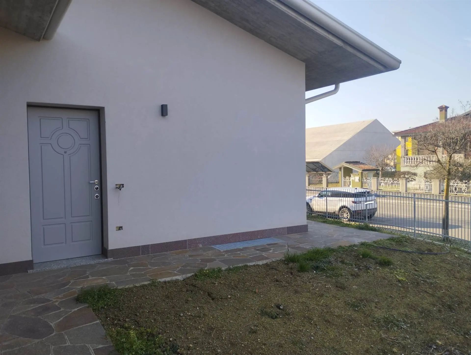 Appartamento laterale con ingresso indipendente, Ampio giardino e Box Appartamento laterale con ingresso indipendente, Ampio giardino e Box