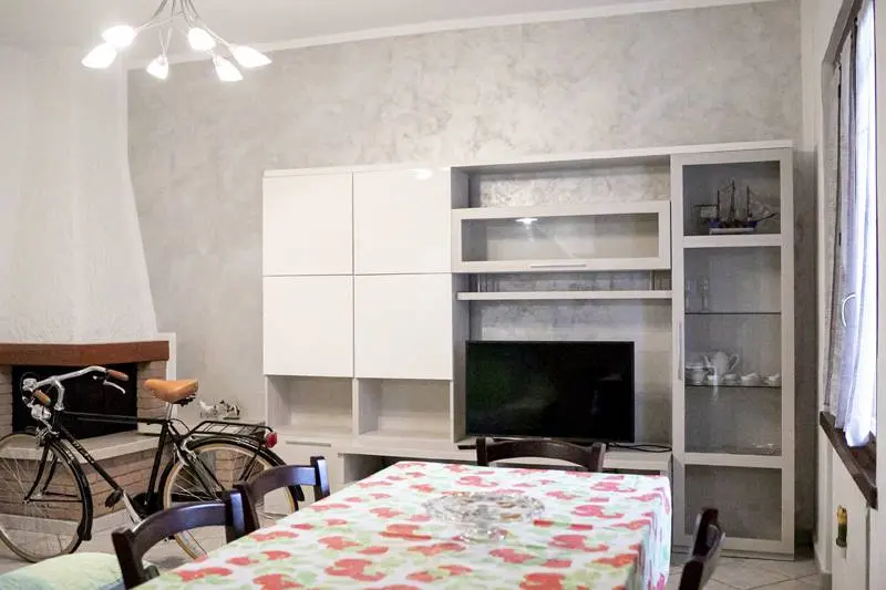 Villa In Corte Privata Completamente Ristrutturata con Porzione di Rustico e Area Cortilizia Villa In Corte Privata Completamente Ristrutturata con Porzione di Rustico e Area Cortilizia