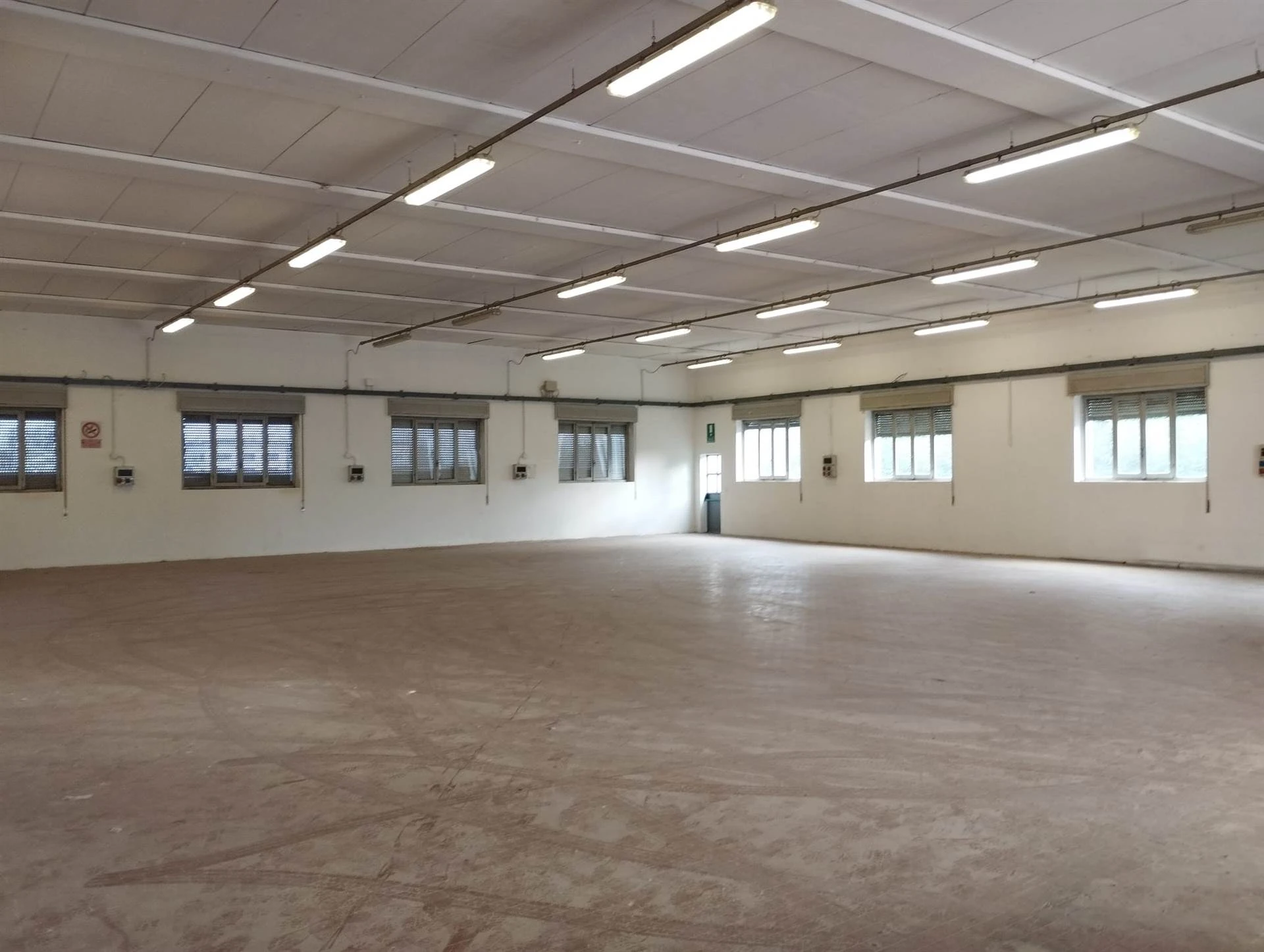 Ampio Capannone/Deposito in posizione strategica Ampio Capannone/Deposito in posizione strategica