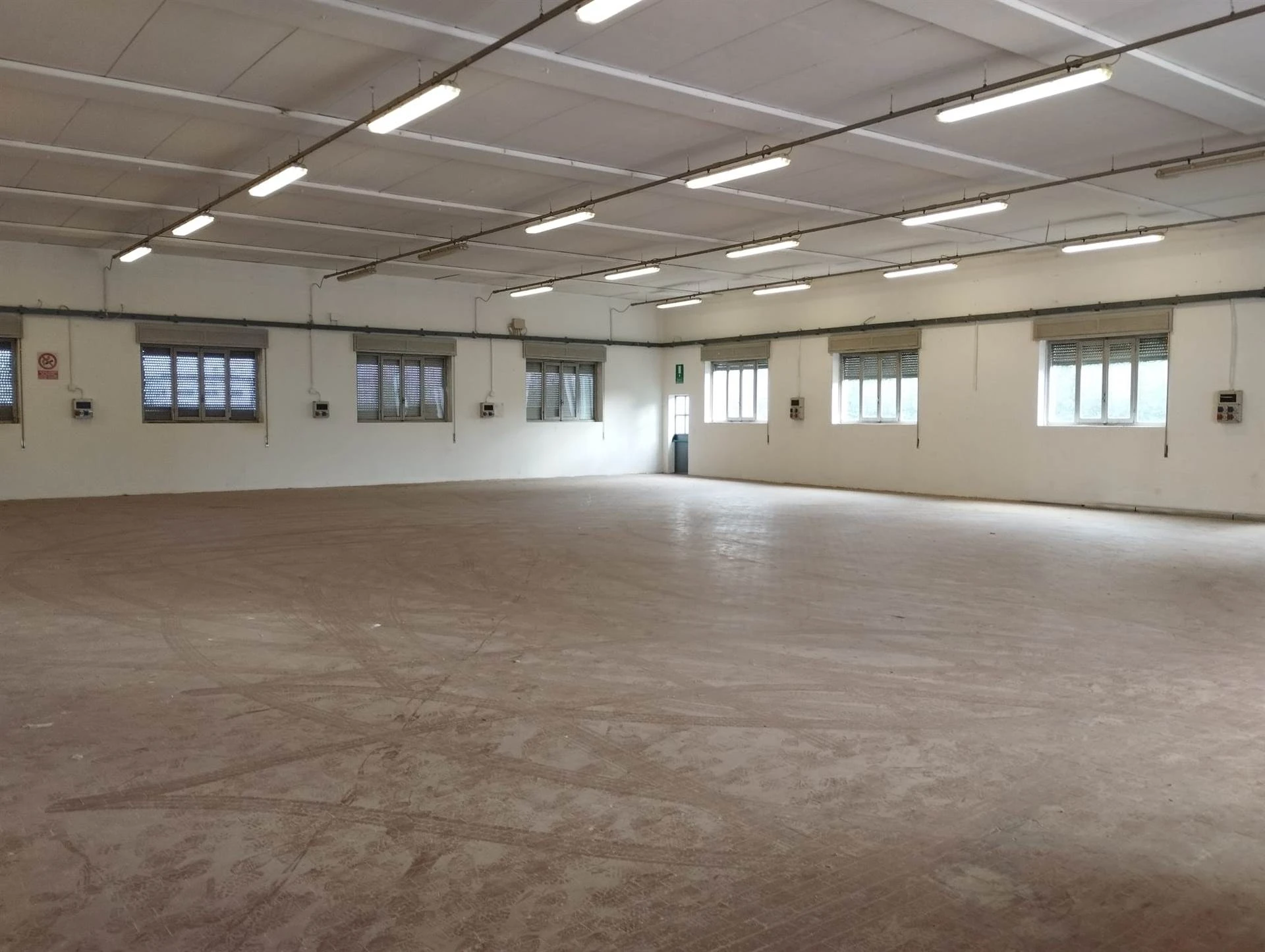 Ampio Capannone/Deposito in posizione strategica Ampio Capannone/Deposito in posizione strategica