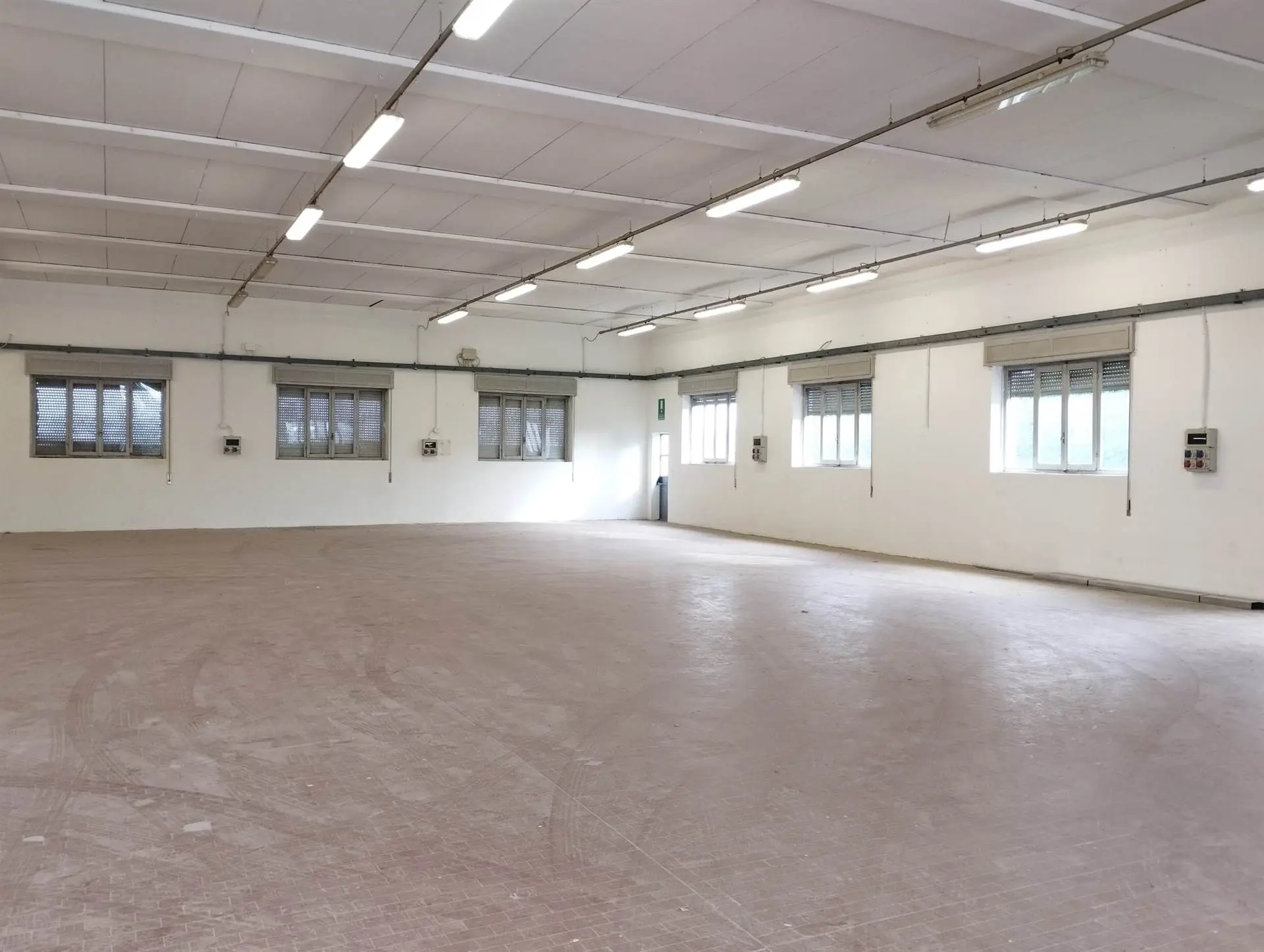 Ampio Capannone/Deposito in posizione strategica Ampio Capannone/Deposito in posizione strategica