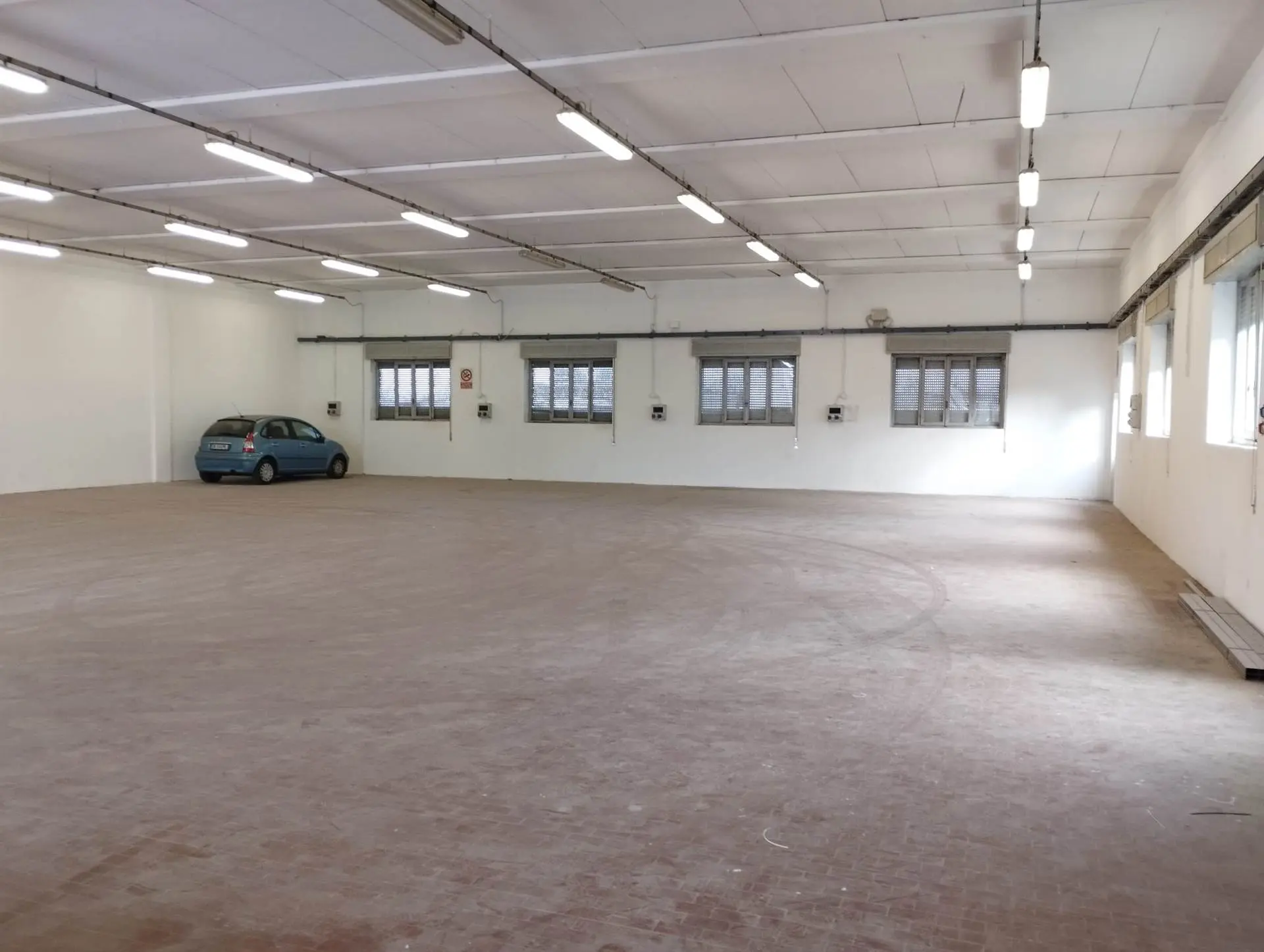 Ampio Capannone/Deposito in posizione strategica Ampio Capannone/Deposito in posizione strategica