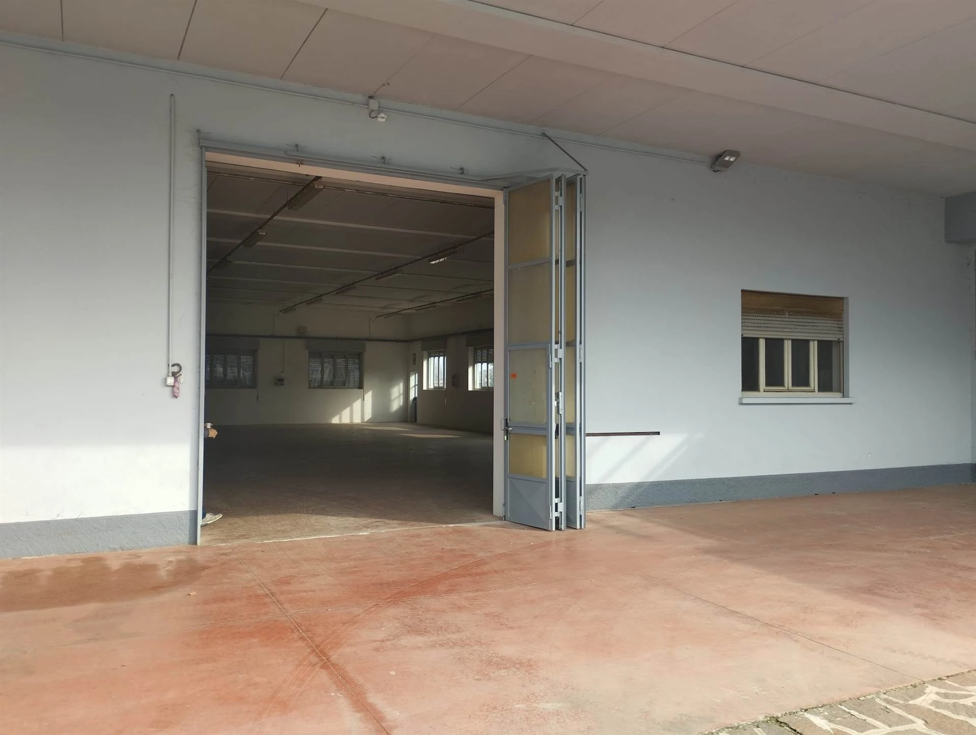 Ampio Capannone/Deposito in posizione strategica Ampio Capannone/Deposito in posizione strategica