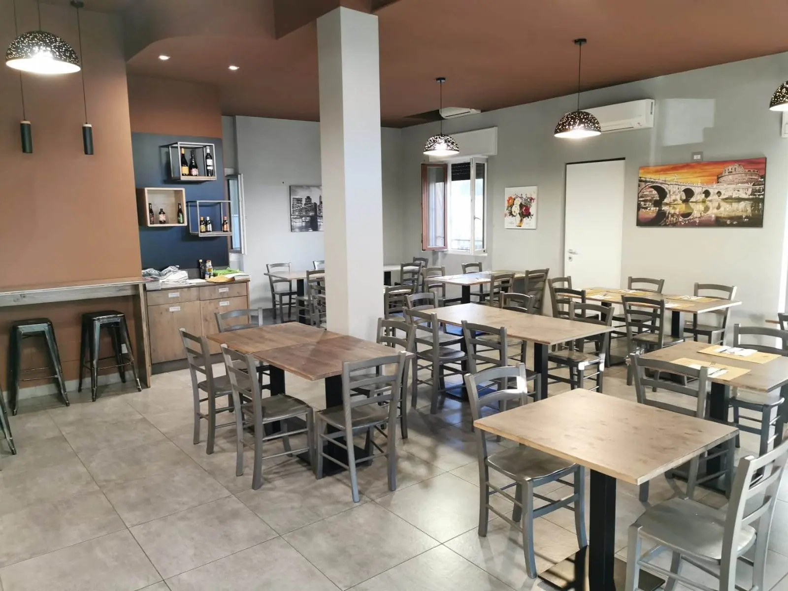 Vendesi Attività di Bar/Pizzeria/Ristorante con Muri di Proprietà – Completamente Ristrutturato Vendesi Attività di Bar/Pizzeria/Ristorante con Muri di Proprietà – Completamente Ristrutturato