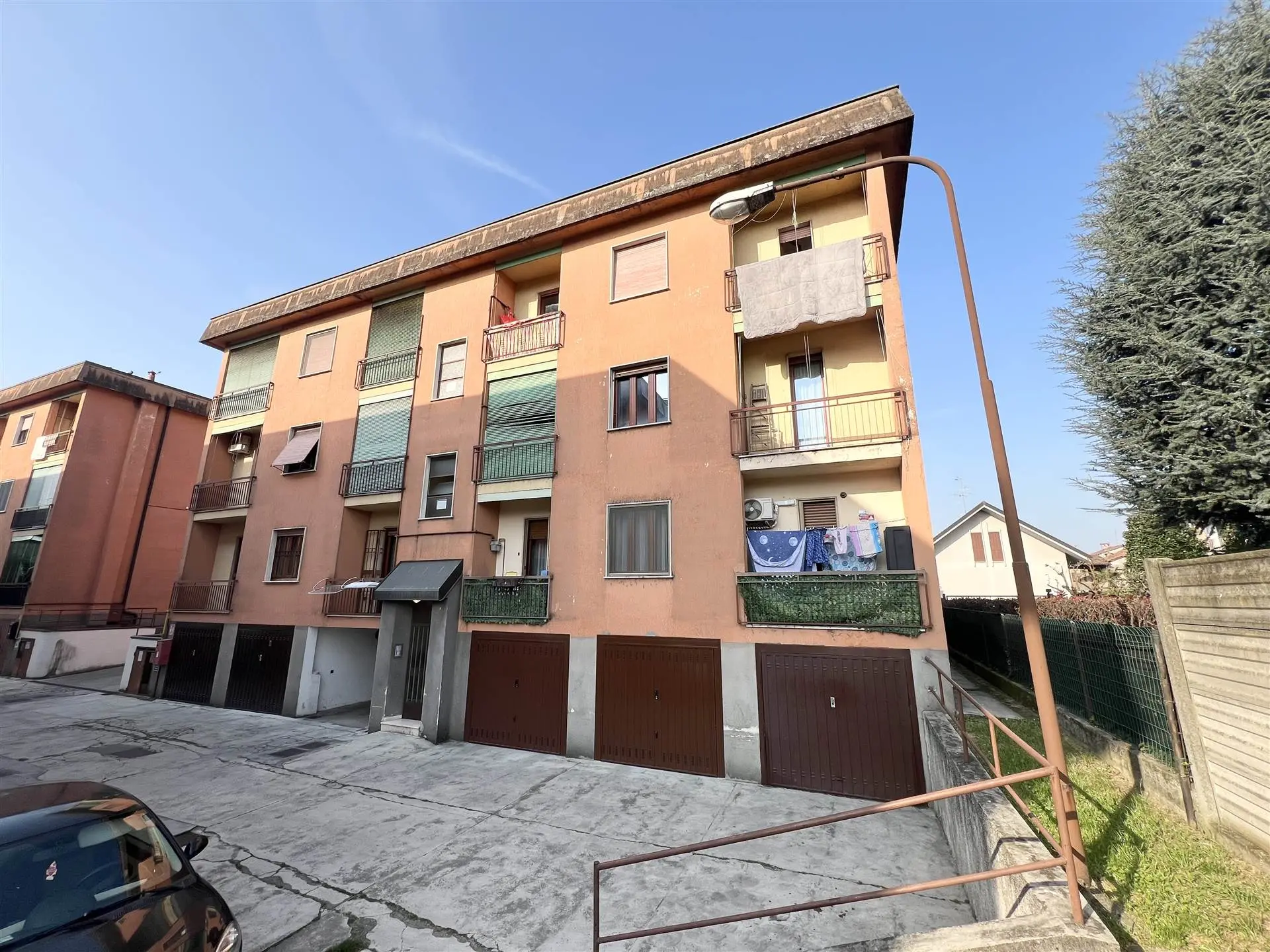 Trilocale con Cucina Abitabile e Box Auto Trilocale con Cucina Abitabile e Box Auto