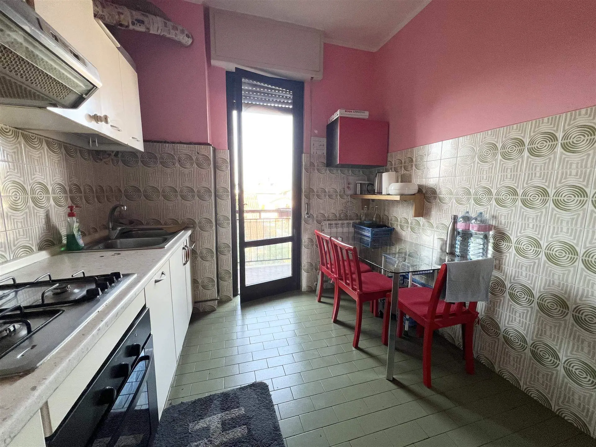 Trilocale con Cucina Abitabile e Box Auto Trilocale con Cucina Abitabile e Box Auto