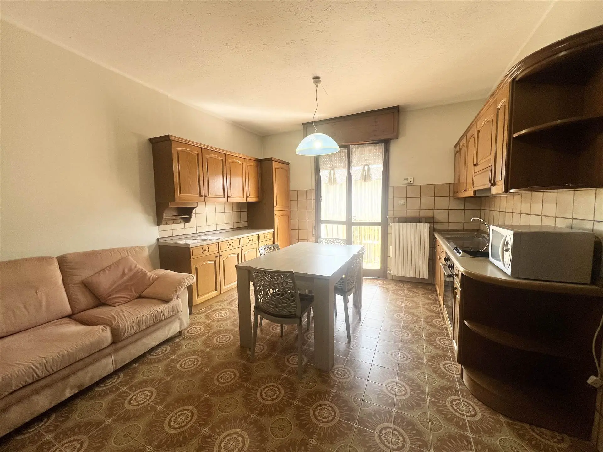 Trilocale arredato senza spese condominiali Trilocale arredato senza spese condominiali