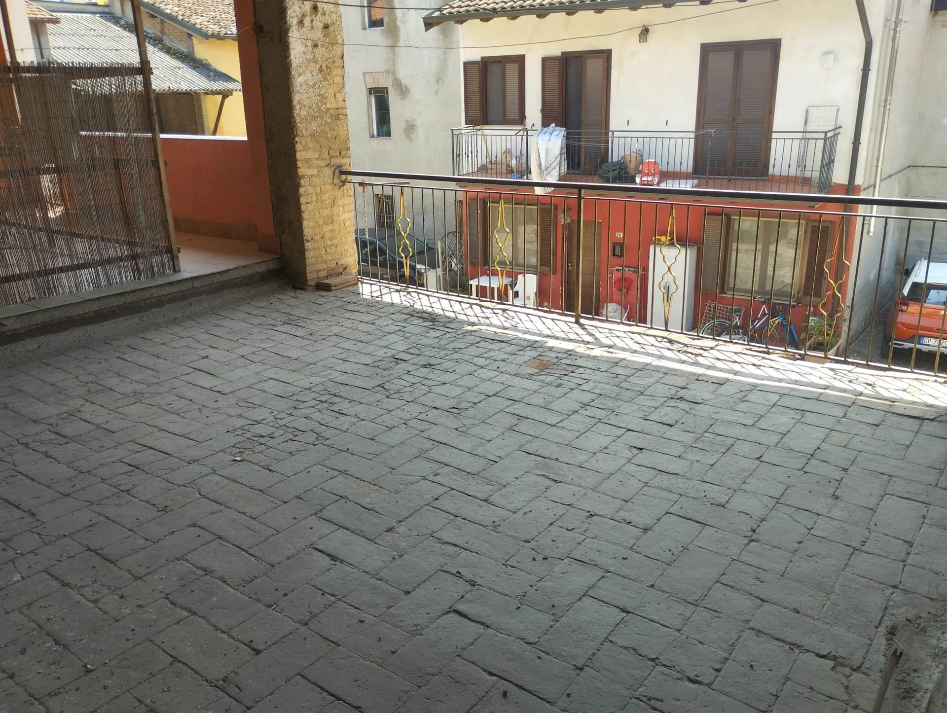 Porzione di Casa da Riattare con Portico e Logge Porzione di Casa da Riattare con Portico e Logge