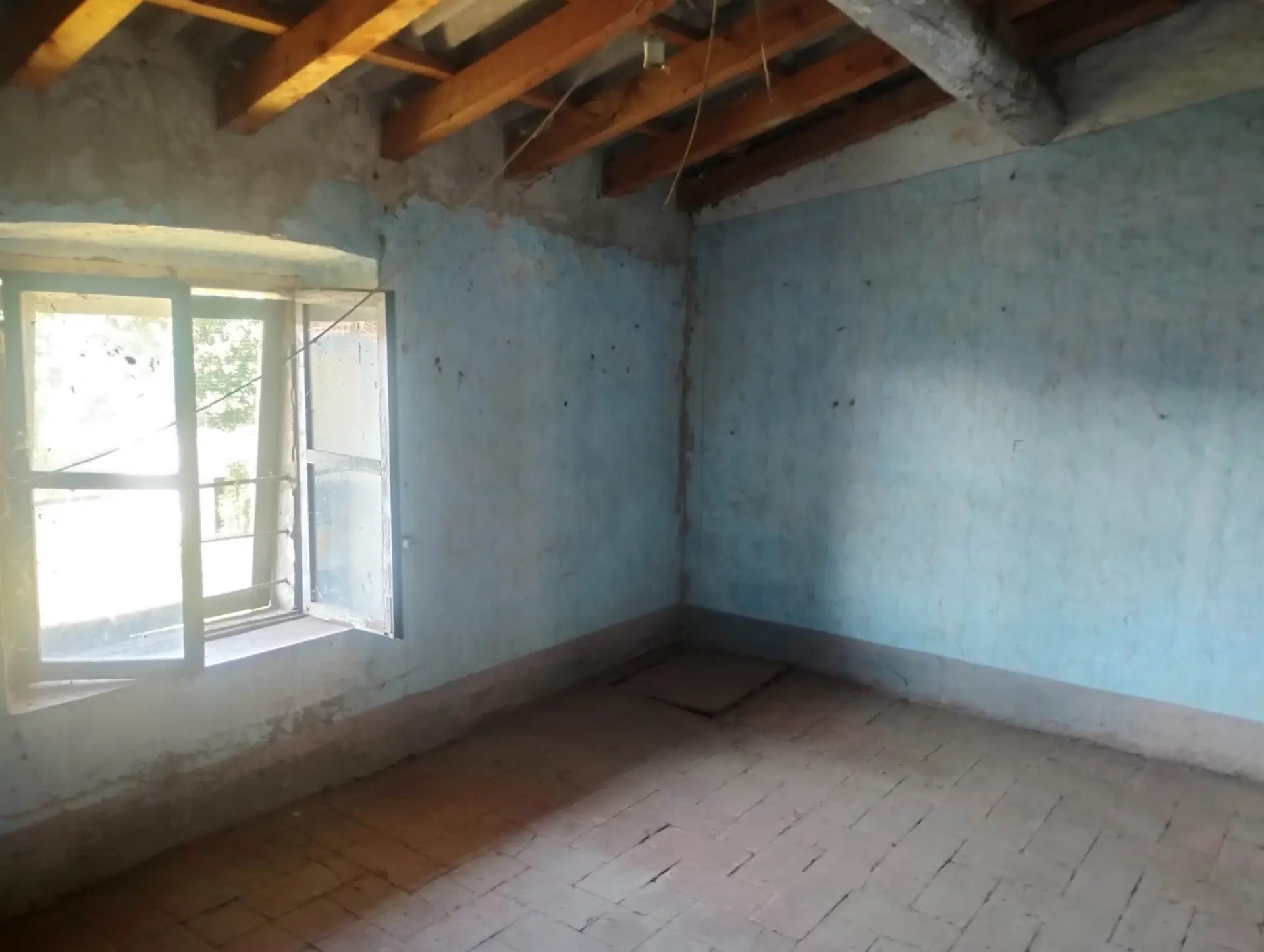 Porzione di Casa da Riattare con Portico e Logge Porzione di Casa da Riattare con Portico e Logge