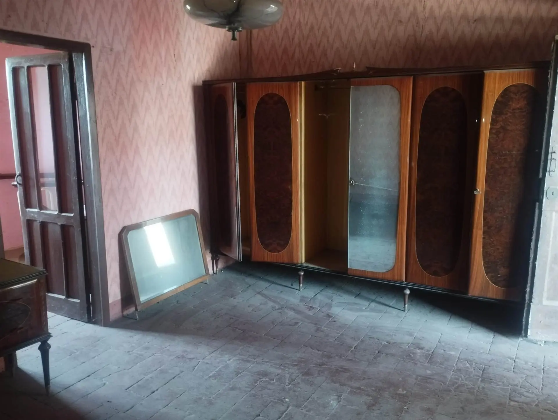 Porzione di Casa da Riattare con Portico e Logge Porzione di Casa da Riattare con Portico e Logge