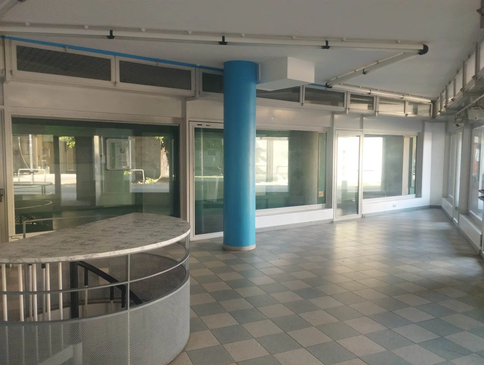 Ampio e Soleggiato Negozio/Ufficio su Strada di forte passaggio Ampio e Soleggiato Negozio/Ufficio su Strada di forte passaggio