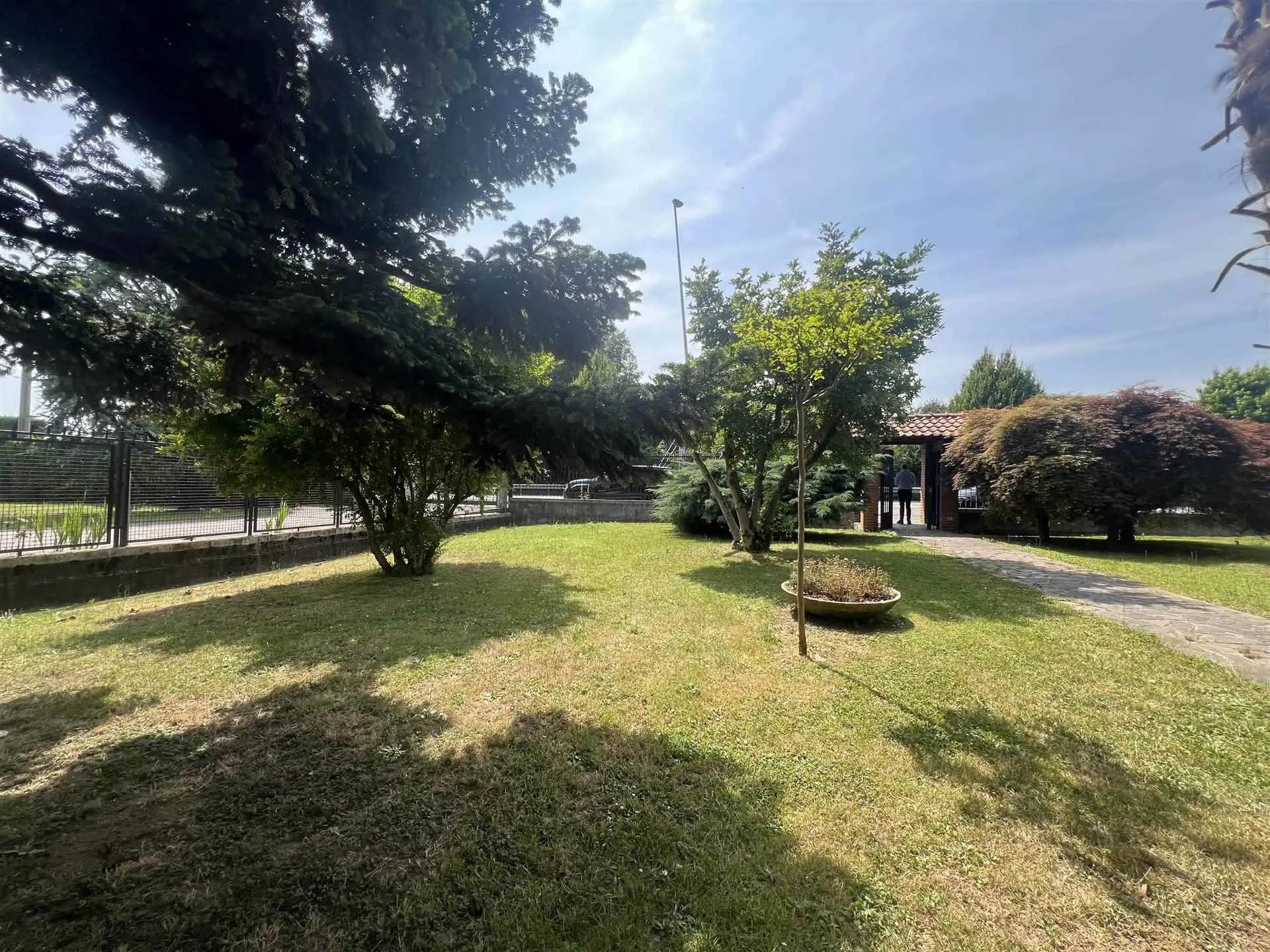 Villa Singola indipendente con Giardino in Ottima Posizione Villa Singola indipendente con Giardino in Ottima Posizione