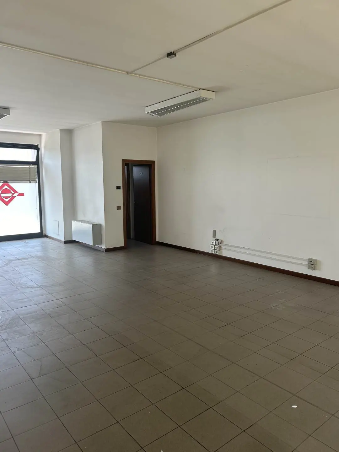 Spazio commerciale in affitto – centro commerciale Spazio commerciale in affitto – centro commerciale