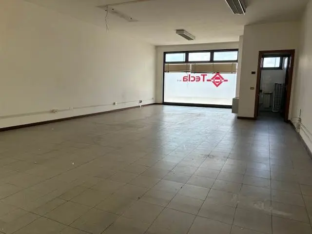 Spazio commerciale in affitto – centro commerciale Spazio commerciale in affitto – centro commerciale