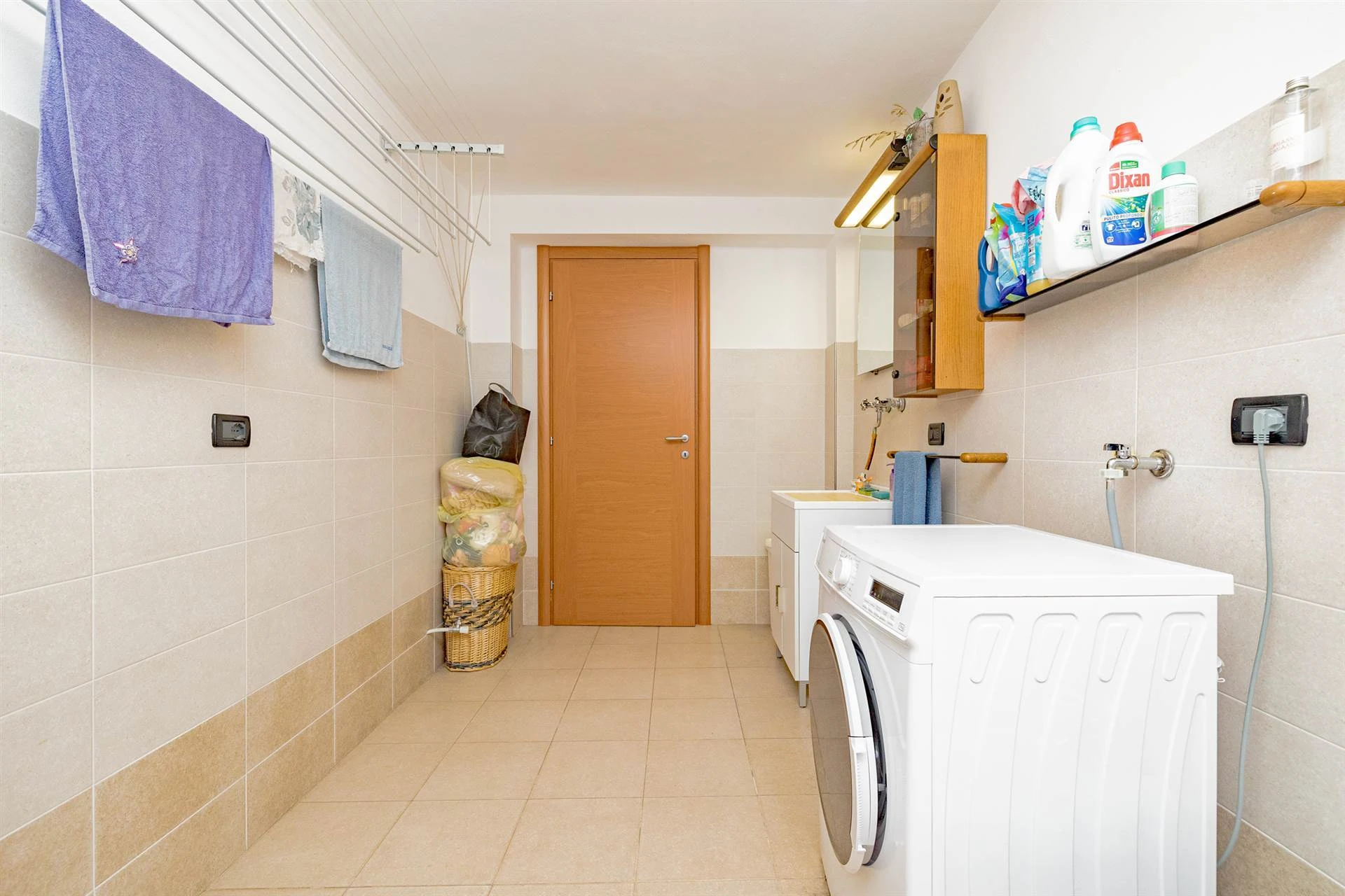 Villa singola come nuova con giardino e taverna Villa singola come nuova con giardino e taverna