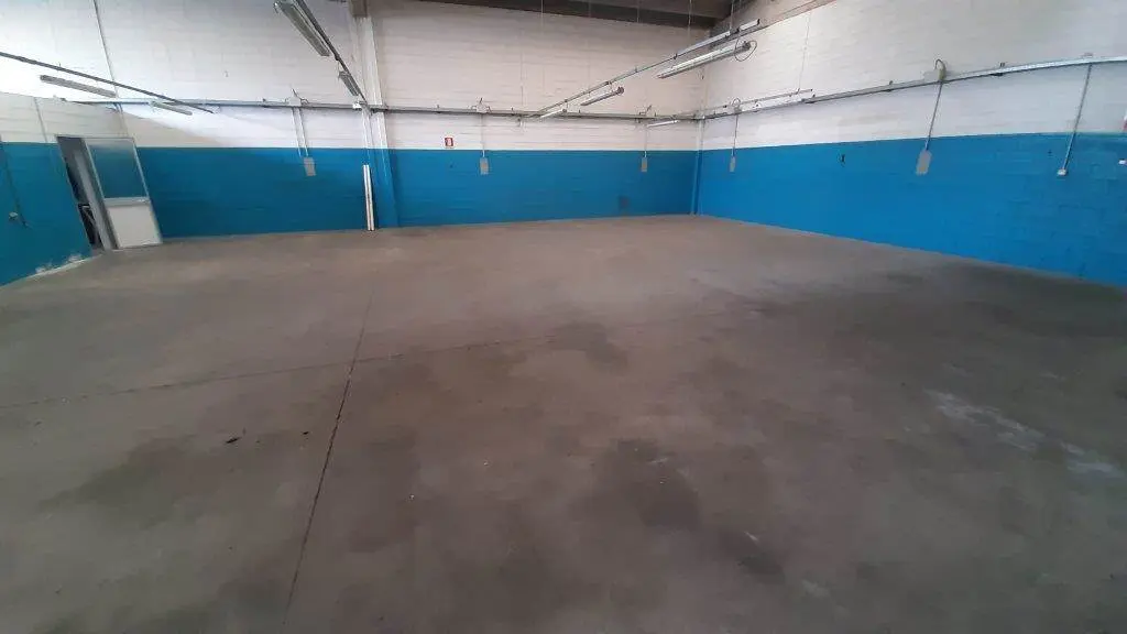 Capannone-Laboratorio in Area Industriale Capannone-Laboratorio in Area Industriale