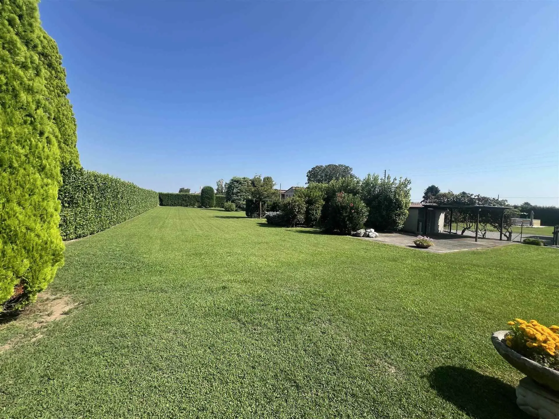 Villa Singola Attorniata da Giardino e Terreno Agricolo con Tre Camere, Ampio Interrato Villa Singola Attorniata da Giardino e Terreno Agricolo con Tre Camere, Ampio Interrato