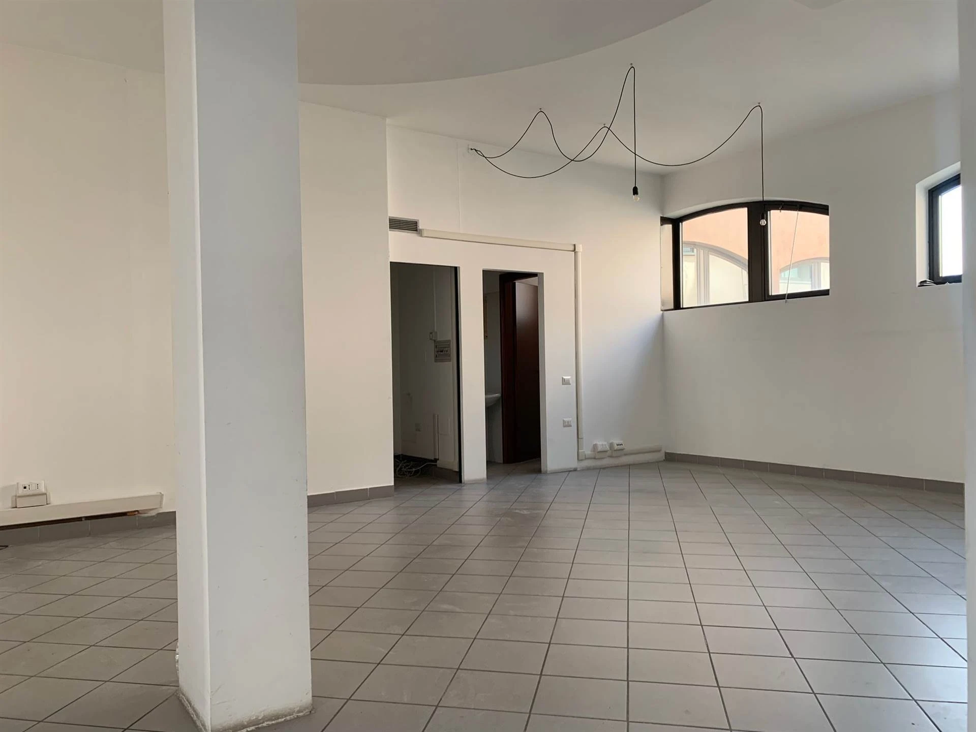 Negozio/Ufficio nel Centro del paese Negozio/Ufficio nel Centro del paese