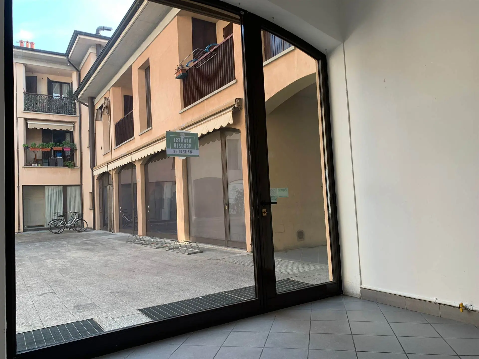 Negozio/Ufficio nel Centro del paese Negozio/Ufficio nel Centro del paese