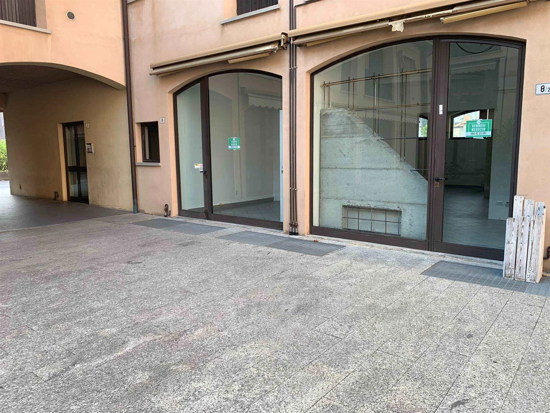 Negozio/Ufficio nel Centro del paese Negozio/Ufficio nel Centro del paese