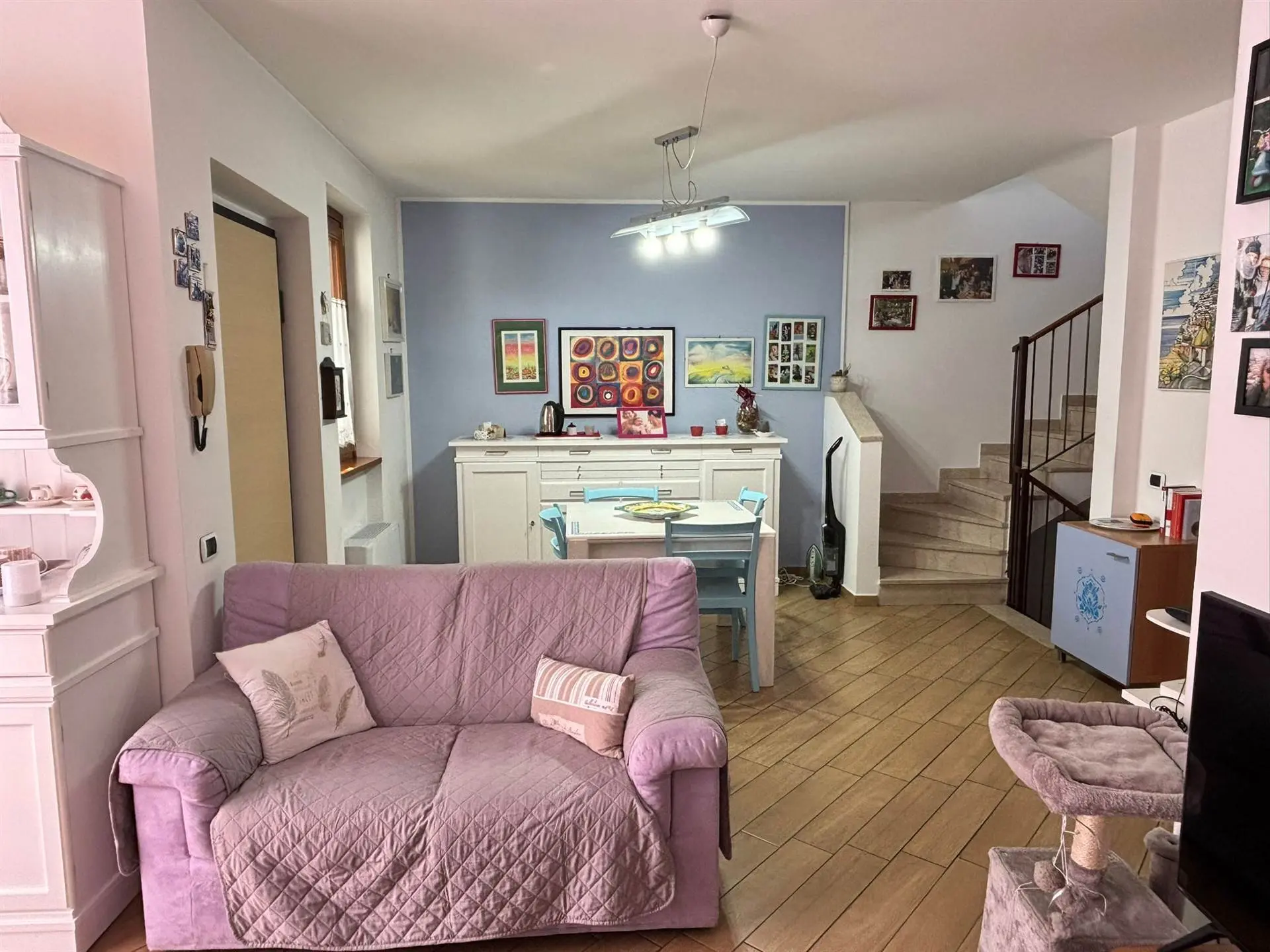 Spaziosa porzione di villa a schiera con giardino privato e mansarda –  Ottima posizione Spaziosa porzione di villa a schiera con giardino privato e mansarda –  Ottima posizione