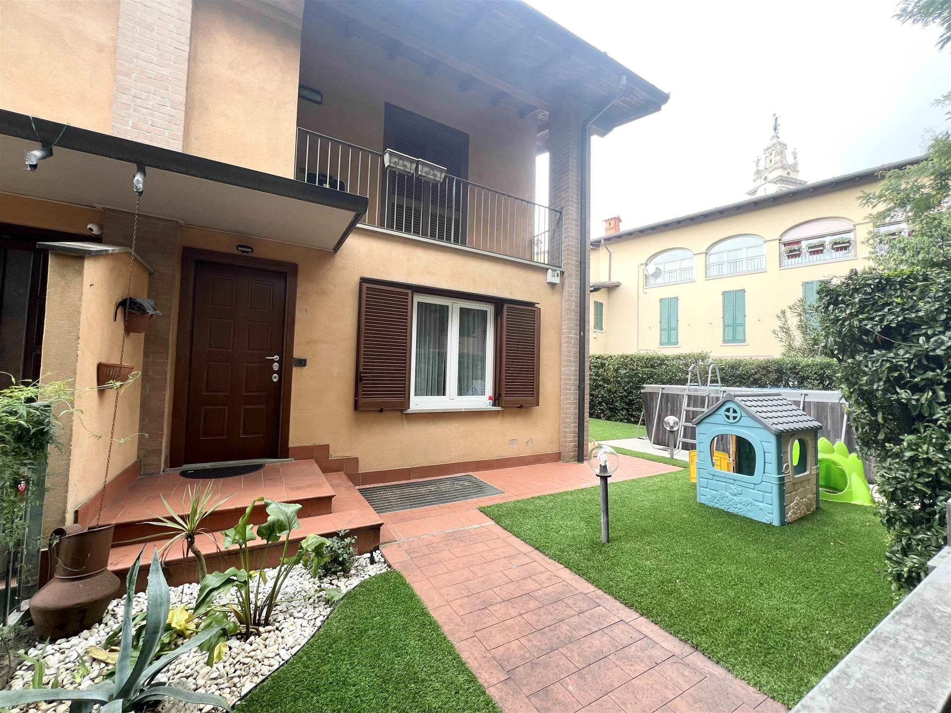 Villetta di testa con giardino privato Villetta di testa con giardino privato