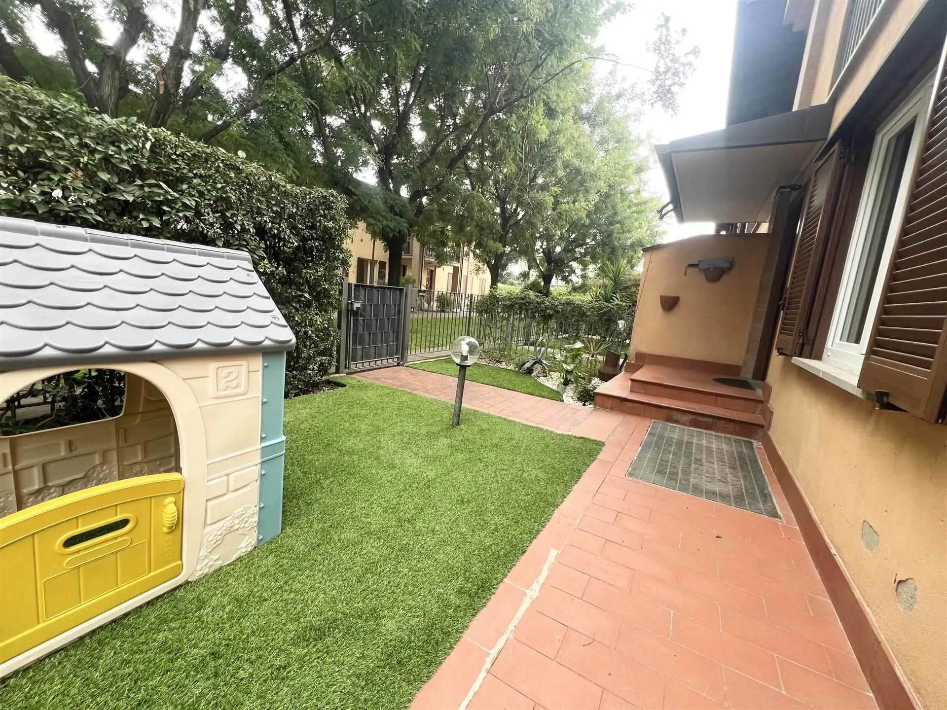 Villetta di testa con giardino privato Villetta di testa con giardino privato