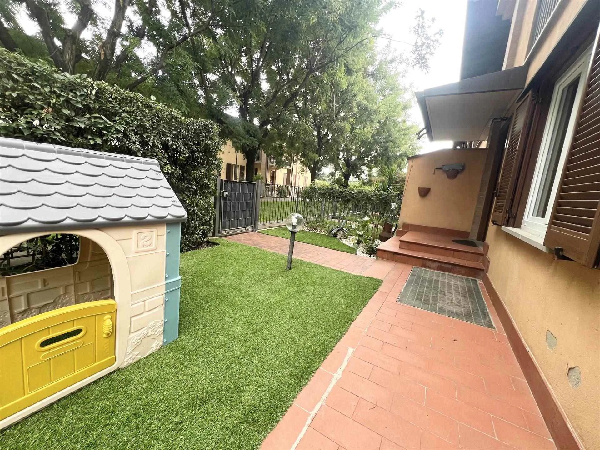 Villetta di testa con giardino privato Villetta di testa con giardino privato