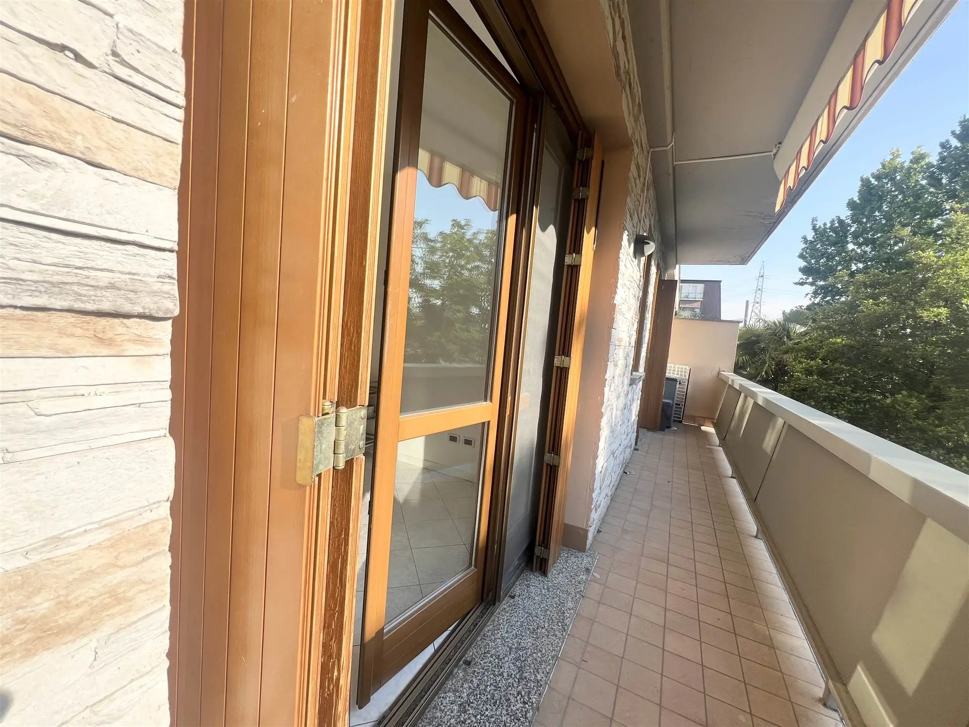 Ampio bilocale moderno Arredato IN CLASSE B Ampio bilocale moderno Arredato IN CLASSE B