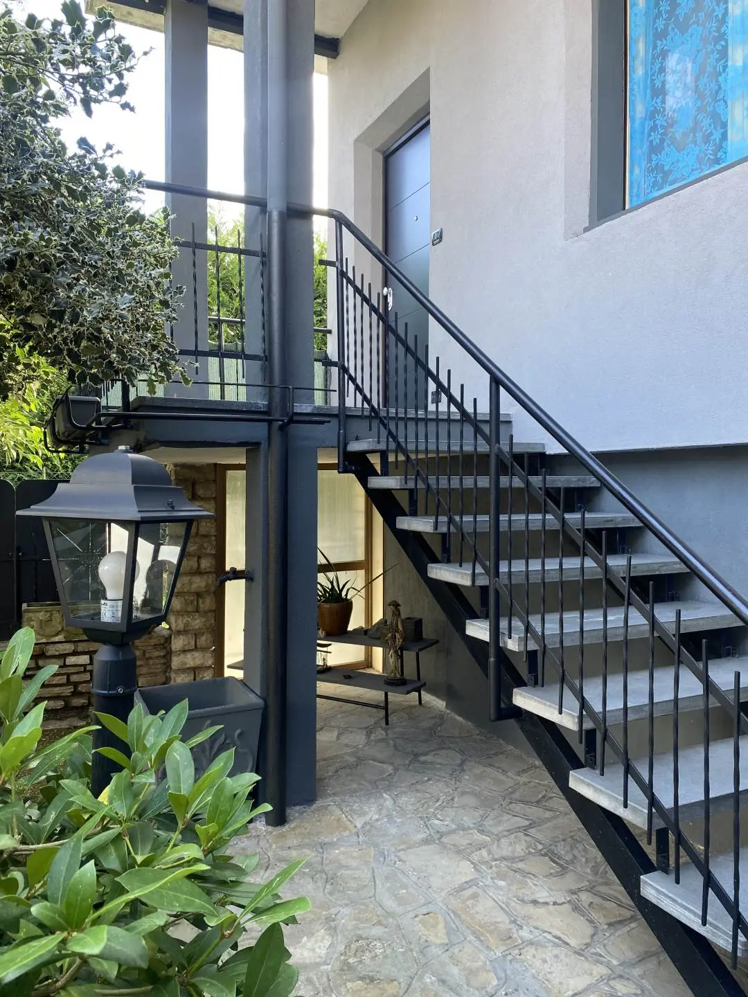 Ideale per due famiglie – Villetta di testa con doppio appartamento e taverna a Bernareggio Ideale per due famiglie – Villetta di testa con doppio appartamento e taverna a Bernareggio