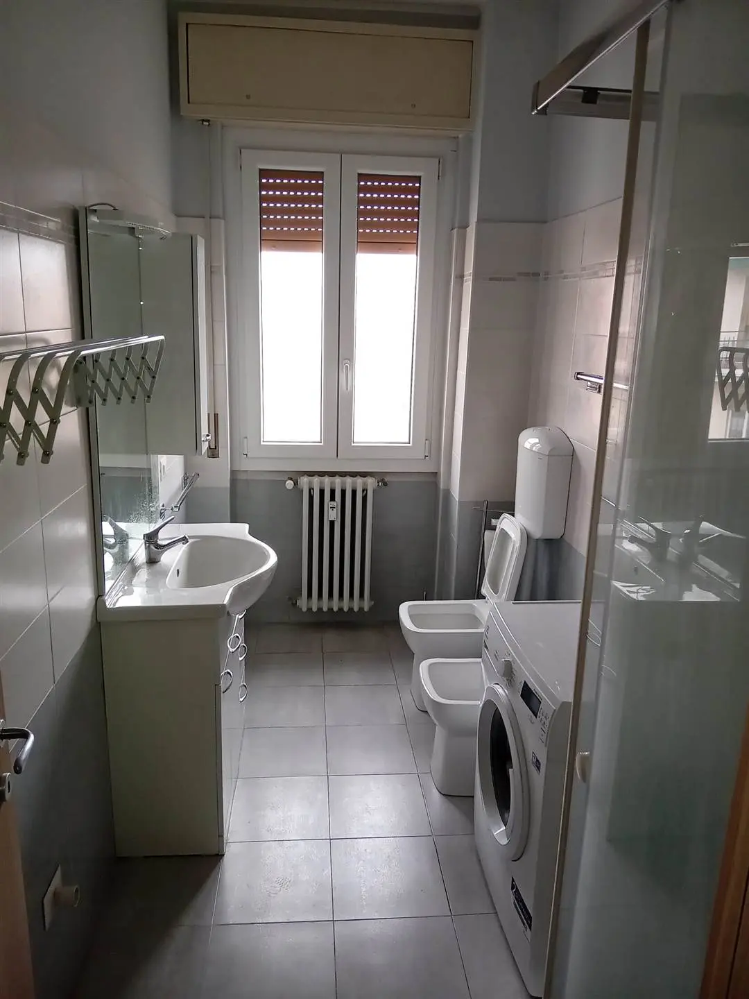 Carnate Centro – Ampio Bilocale Ristrutturato con Box e Cantina Carnate Centro – Ampio Bilocale Ristrutturato con Box e Cantina