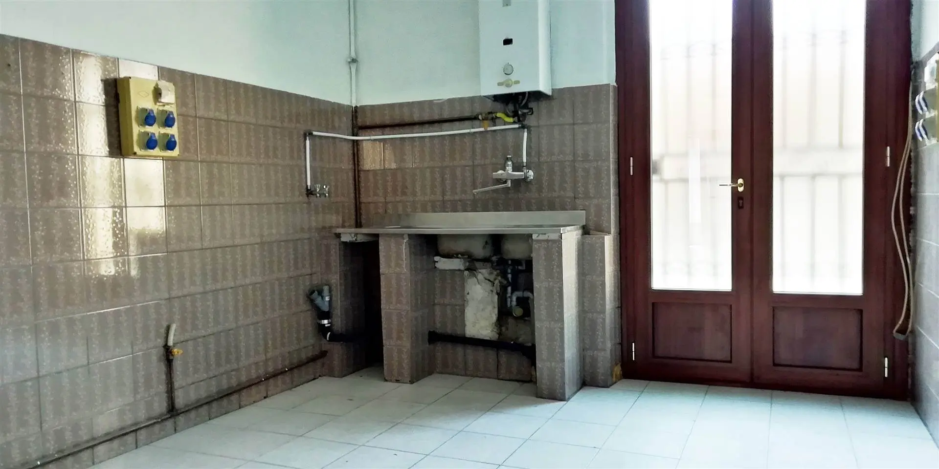 Ampia abitazione senza spese con box Ampia abitazione senza spese con box