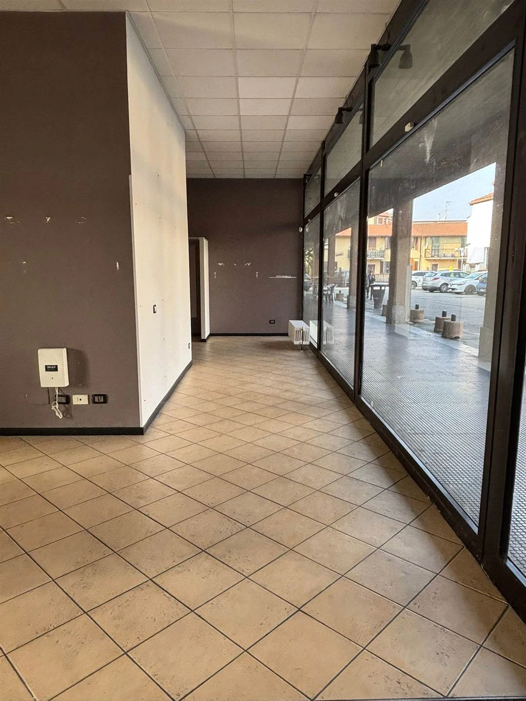 Negozio con Ampia Visibilità in Centro a Trezzo sull'Adda Negozio con Ampia Visibilità in Centro a Trezzo sull'Adda