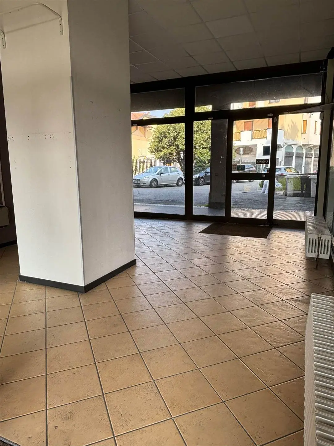 Negozio con Ampia Visibilità in Centro a Trezzo sull'Adda Negozio con Ampia Visibilità in Centro a Trezzo sull'Adda