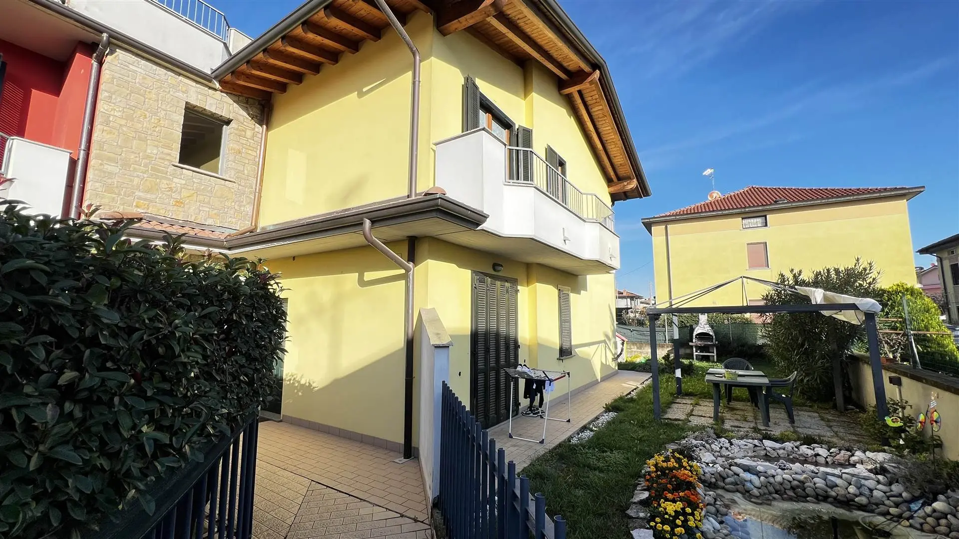 Trilocale recente con balcone – libero subito Trilocale recente con balcone – libero subito