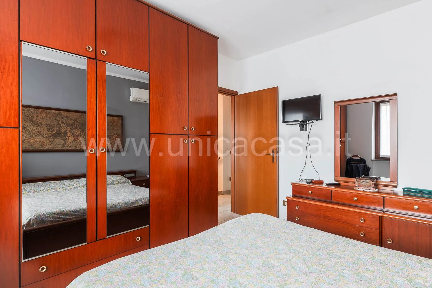 Trezzano Rosa – Villetta a schiera di testa con ampio giardino e taverna Trezzano Rosa – Villetta a schiera di testa con ampio giardino e taverna