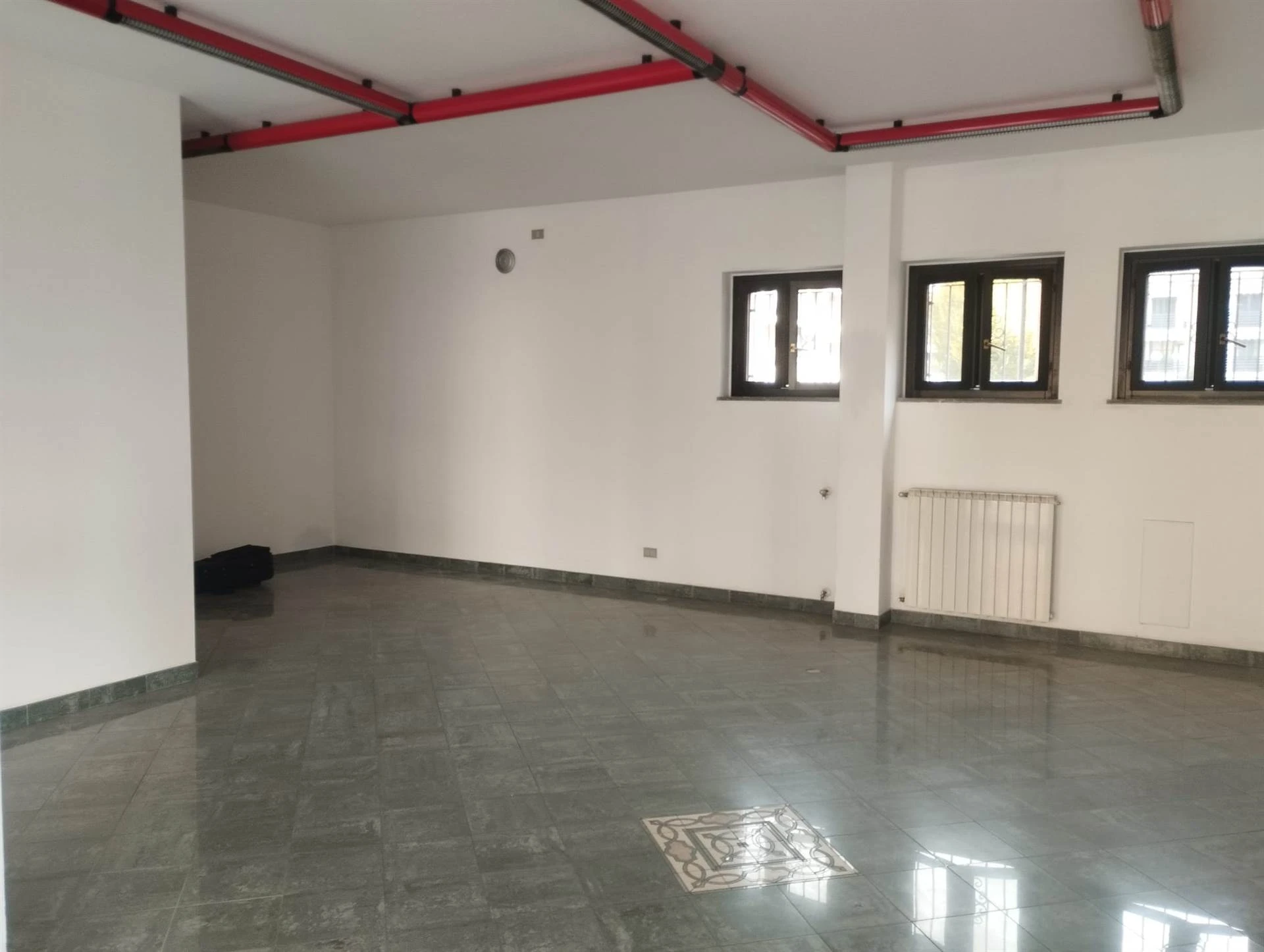 Negozio/Ufficio nel centro del paese Negozio/Ufficio nel centro del paese