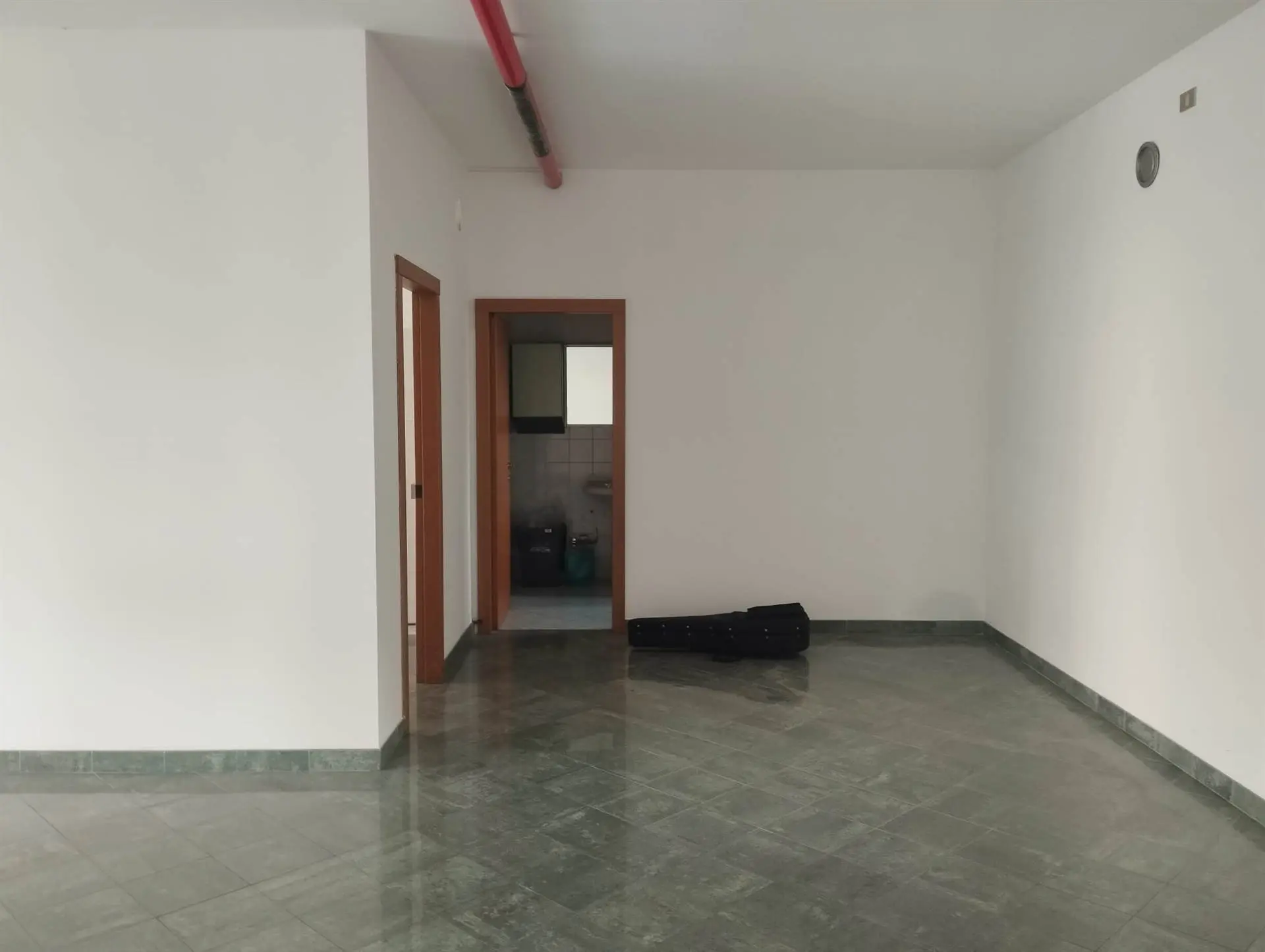 Negozio/Ufficio nel centro del paese Negozio/Ufficio nel centro del paese