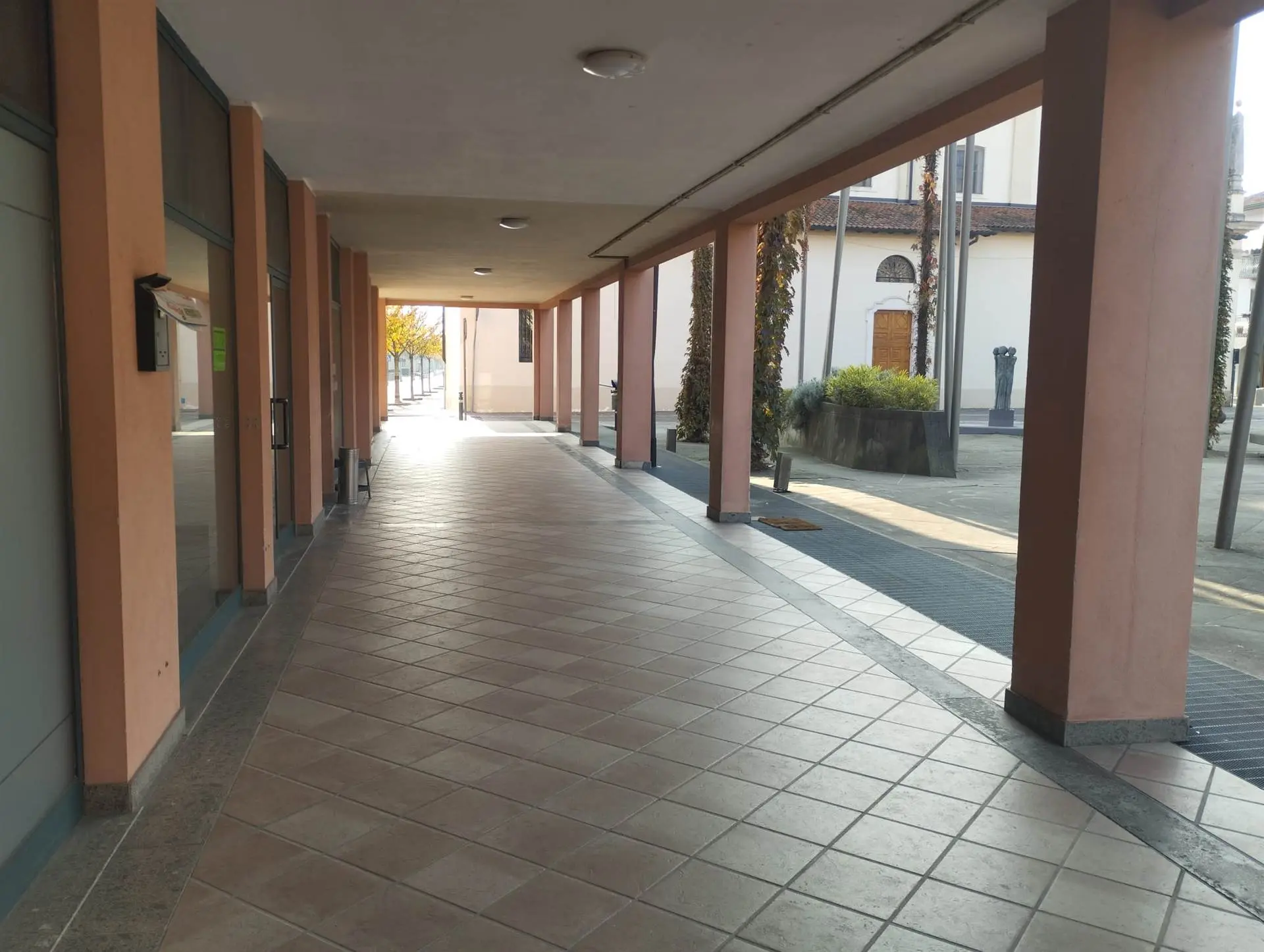 Negozio/Ufficio nel centro del paese Negozio/Ufficio nel centro del paese