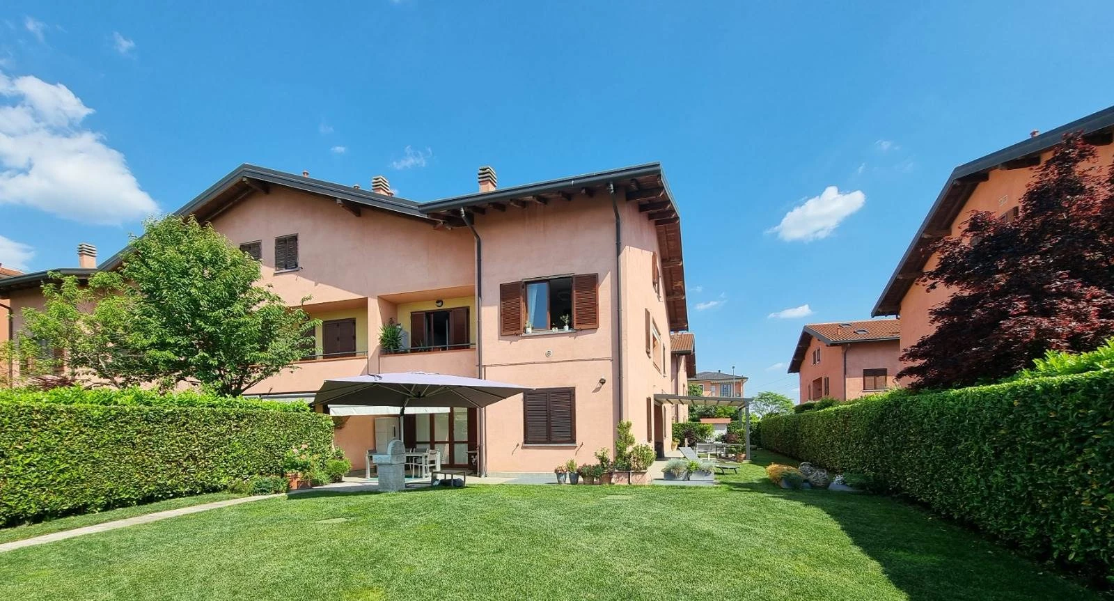 Verderio – Ampio trilocale con doppi servizi, taverna e grande giardino privato Verderio – Ampio trilocale con doppi servizi, taverna e grande giardino privato