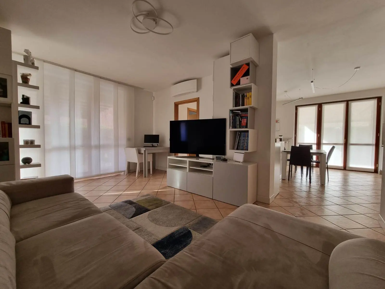 Verderio – Ampio trilocale con doppi servizi, taverna e grande giardino privato Verderio – Ampio trilocale con doppi servizi, taverna e grande giardino privato