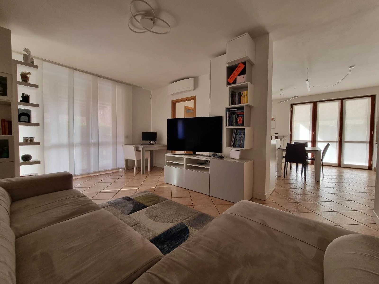 Verderio – Ampio trilocale con doppi servizi, taverna e grande giardino privato Verderio – Ampio trilocale con doppi servizi, taverna e grande giardino privato