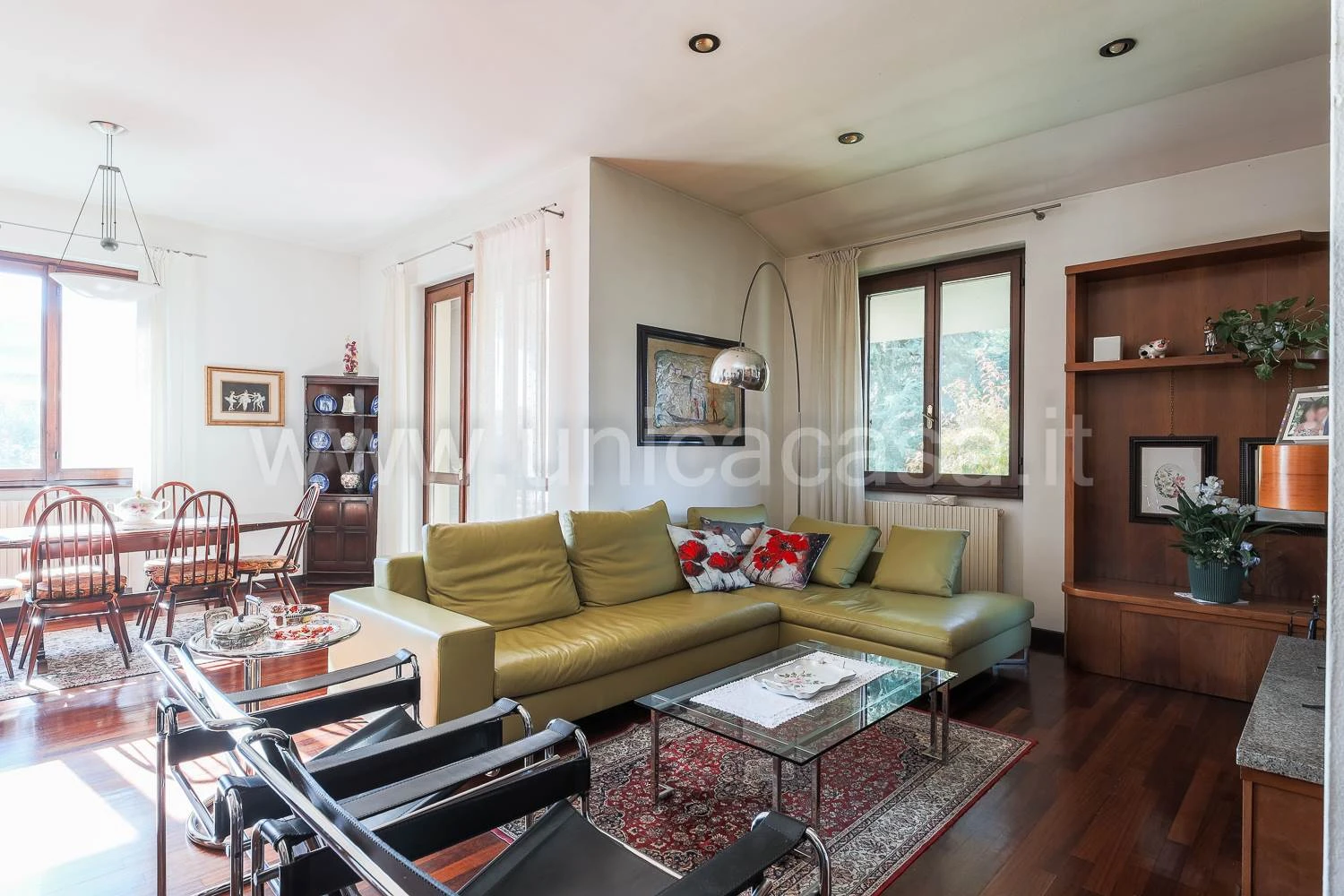 Prestigiosa Villa Singola con Ampio Giardino – Cassano d'Adda Prestigiosa Villa Singola con Ampio Giardino – Cassano d'Adda