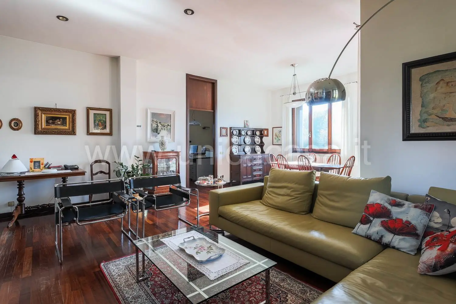 Prestigiosa Villa Singola con Ampio Giardino – Cassano d'Adda Prestigiosa Villa Singola con Ampio Giardino – Cassano d'Adda