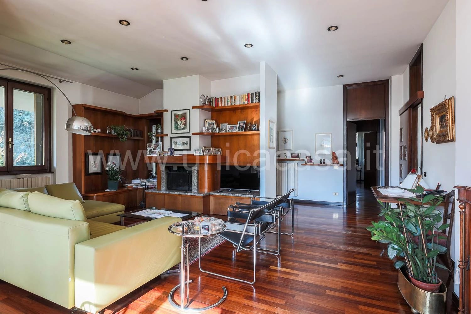 Prestigiosa Villa Singola con Ampio Giardino – Cassano d'Adda Prestigiosa Villa Singola con Ampio Giardino – Cassano d'Adda