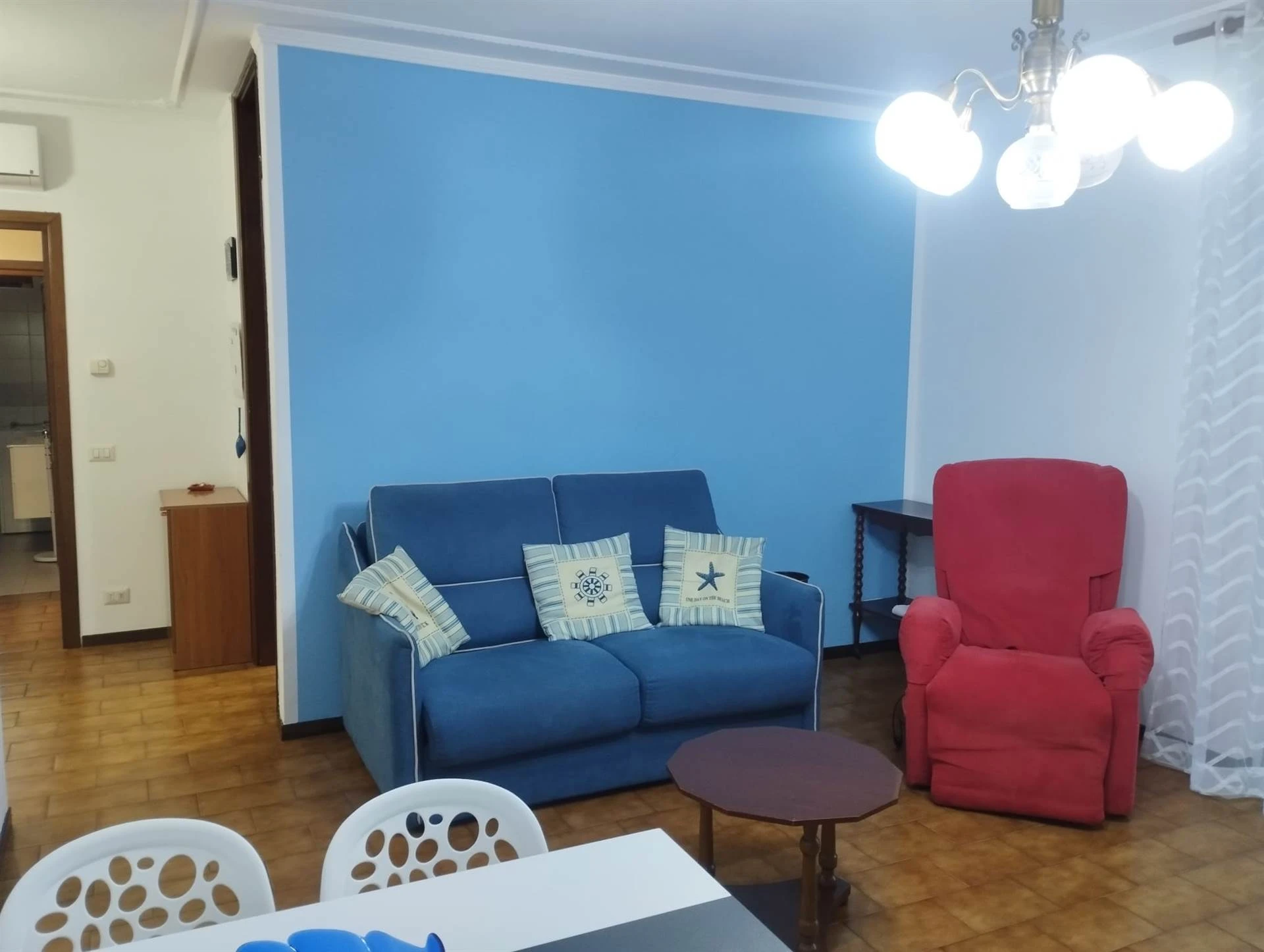 Ampio Bilocale Arredato con Cucina Separata, Cantina e Box Ampio Bilocale Arredato con Cucina Separata, Cantina e Box