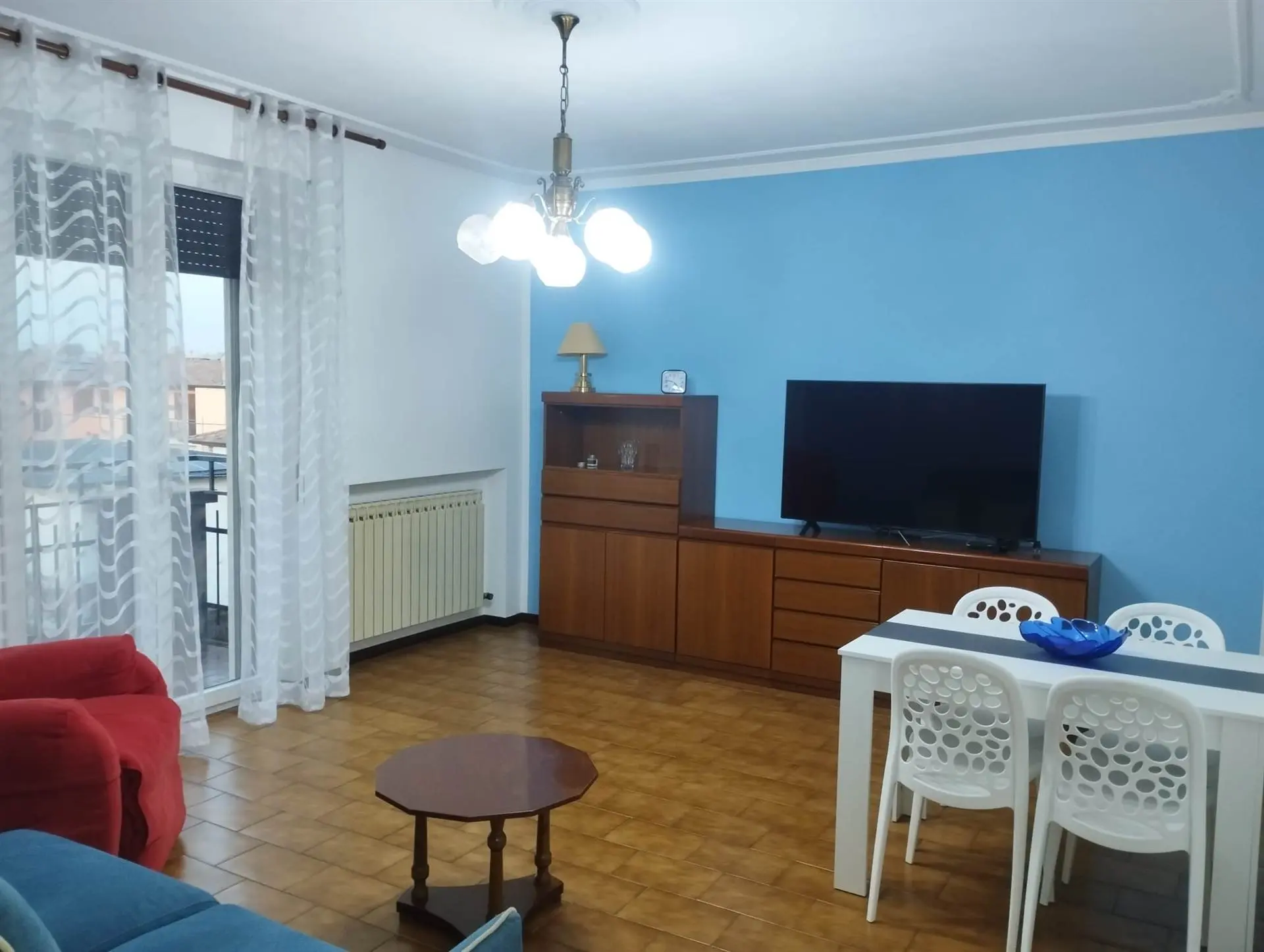 Ampio Bilocale Arredato con Cucina Separata, Cantina e Box Ampio Bilocale Arredato con Cucina Separata, Cantina e Box