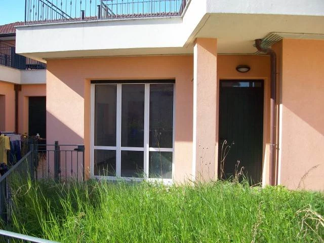 Bilocale con area esterna libero subito Bilocale con area esterna libero subito