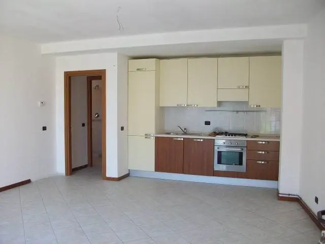 Bilocale con area esterna libero subito Bilocale con area esterna libero subito